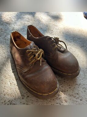 Dr. Martens Original Made in England Brown Leather Lace-Up Oxfords